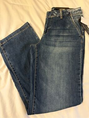 New With Tags Apt. 9 Women's Medium Blue High-Rise Straight Leg Jeans Size 8